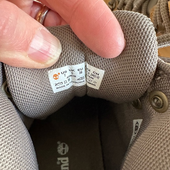 Youth ( big boy) Timberland waterproof hikers. Size 7 - Picture 7 of 7